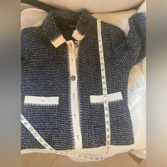 CHANEL La Petite Veste Noire Tweed Short Vest 40 FR - Picture 10 of 11